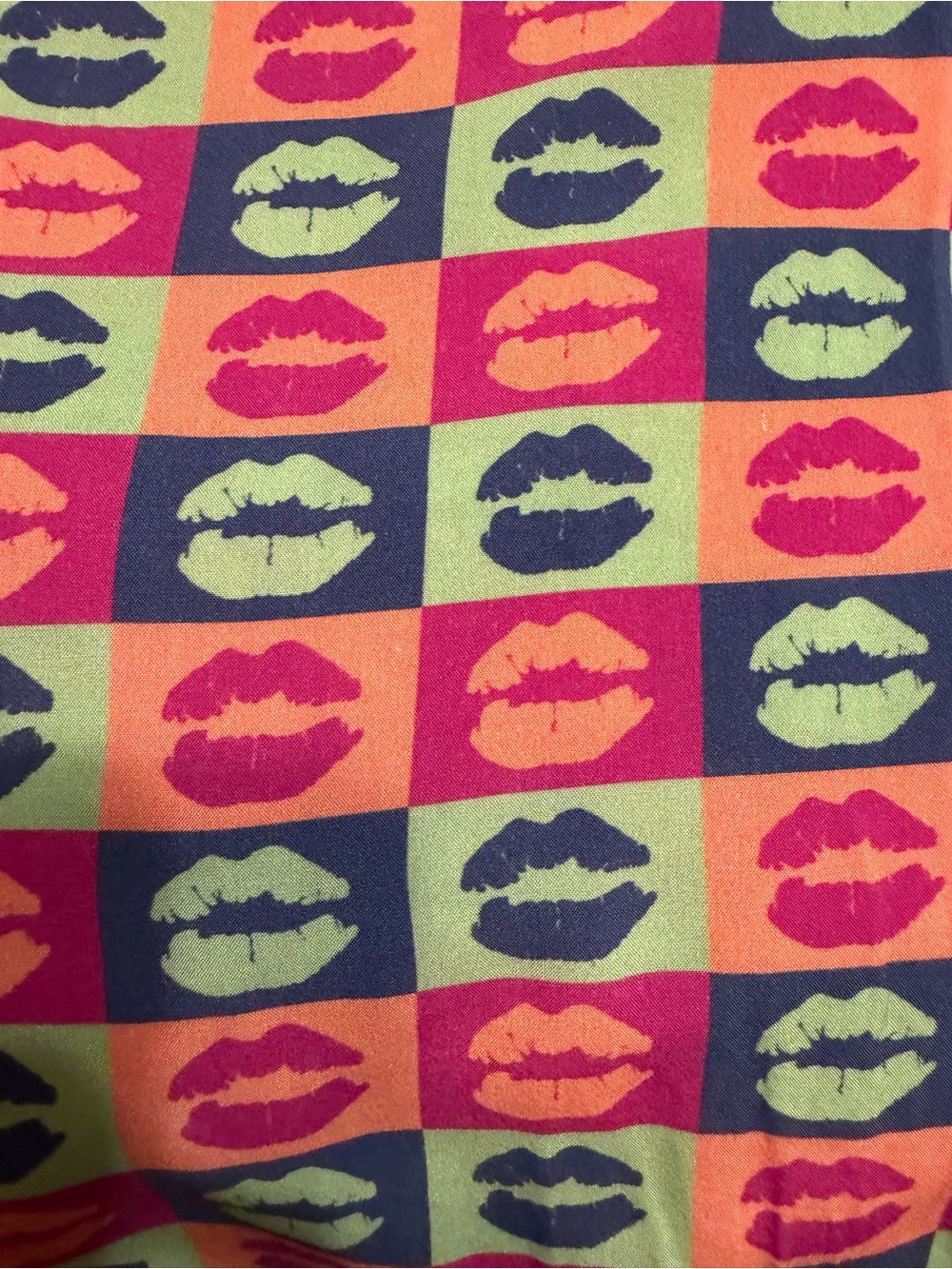 Wildfang Short-Sleeve Lips Button-Up Shirt Sz L - Picture 8 of 11